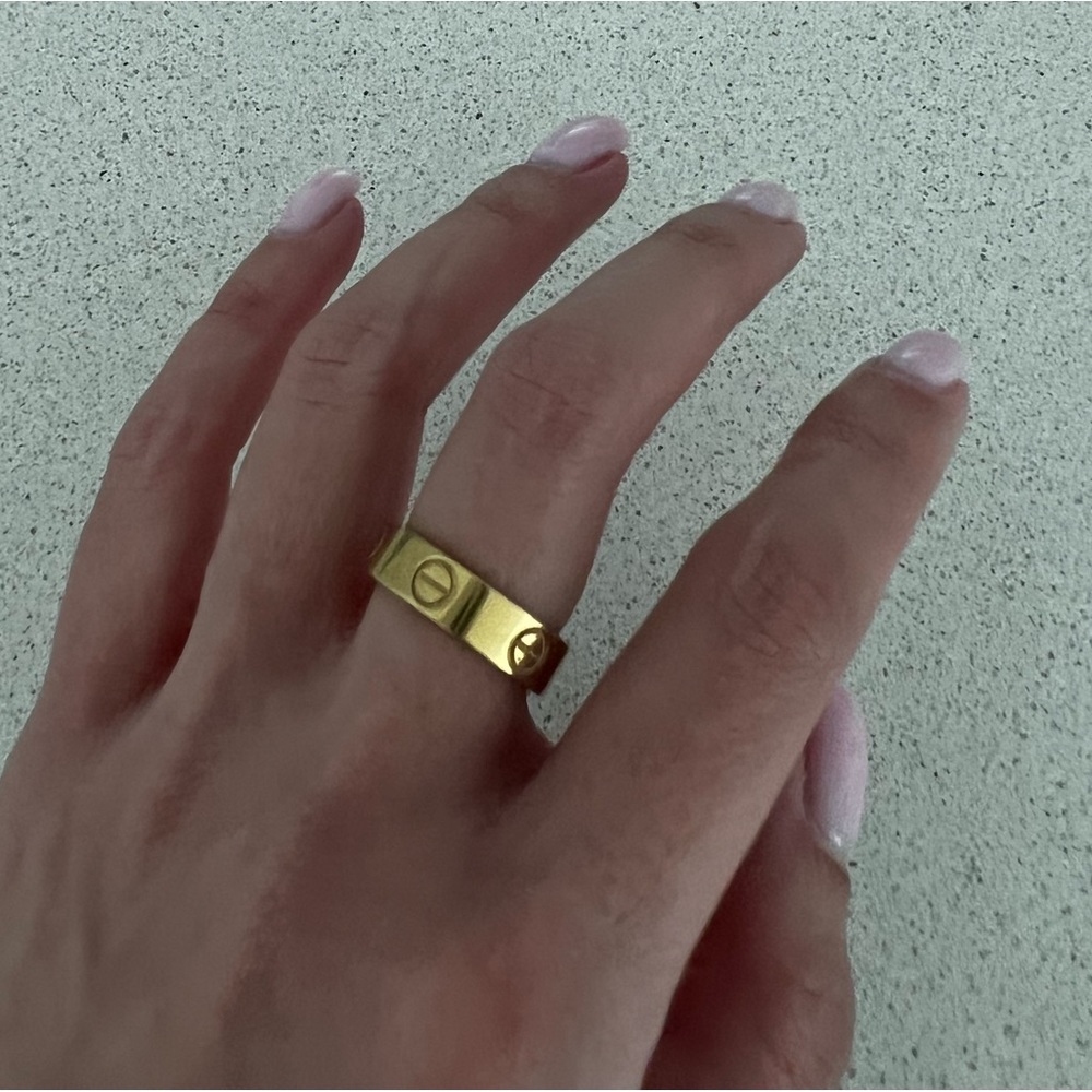 Gold Screw Ring Design